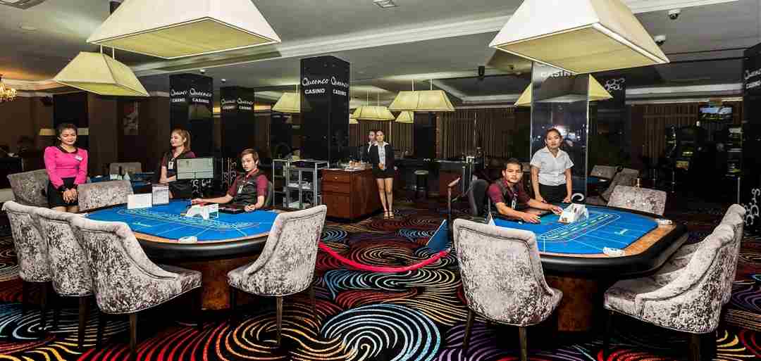 Review khu nghỉ dưỡng Queenco Hotel and Casino