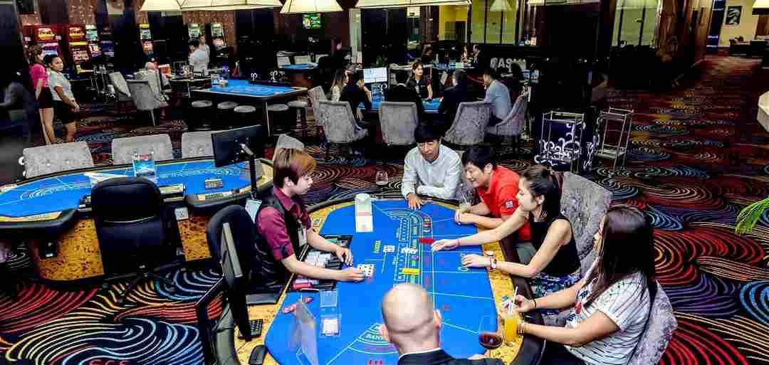 Trải nghiệm các trò chơi hấp dẫn tại Queenco Casino 