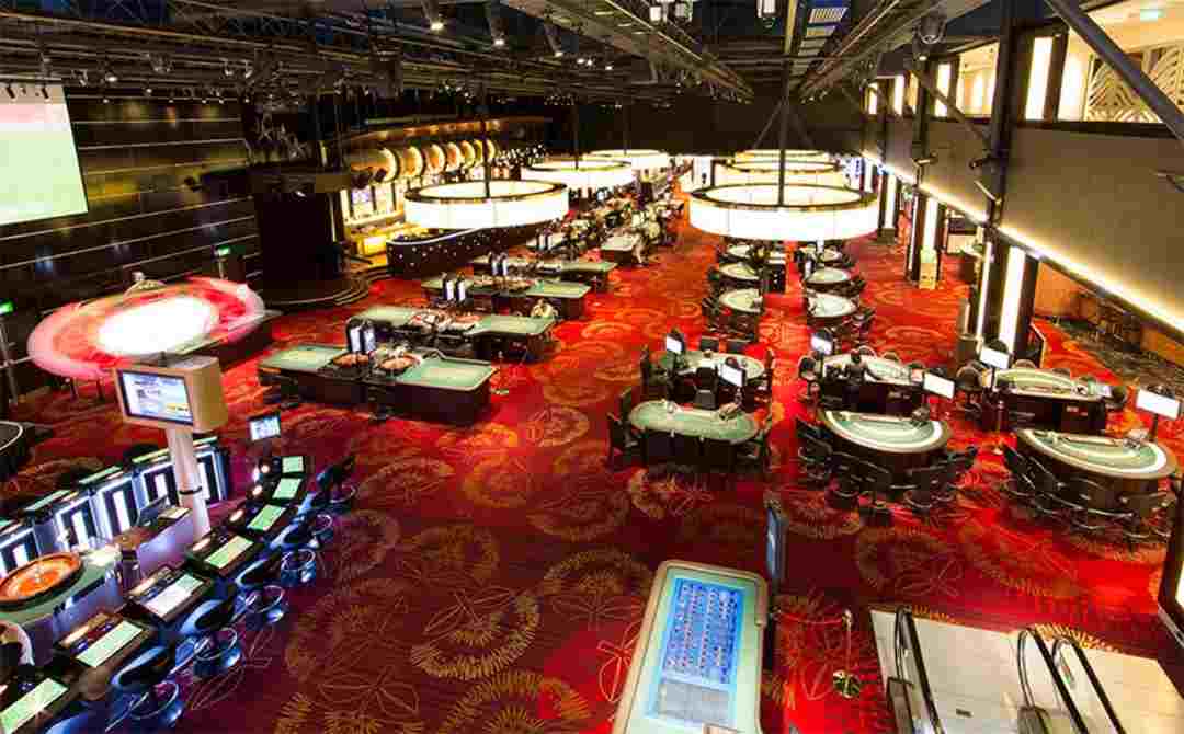 Không gian sòng bạc ở Kampong Som City Casino and Hotel 